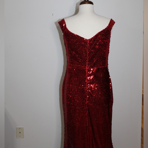 Red sequin formal - Picture 11 of 12